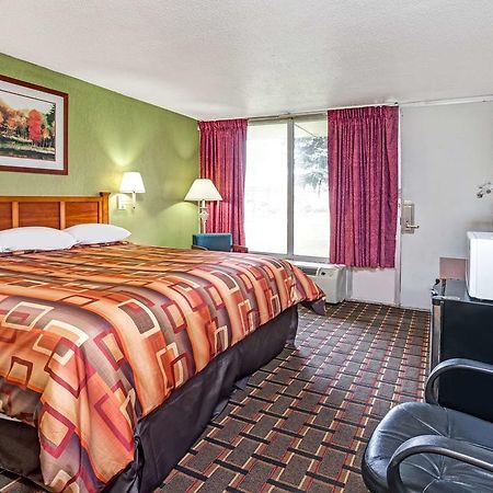 Adrian Inn Екстериор снимка