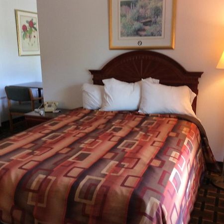 Adrian Inn Екстериор снимка