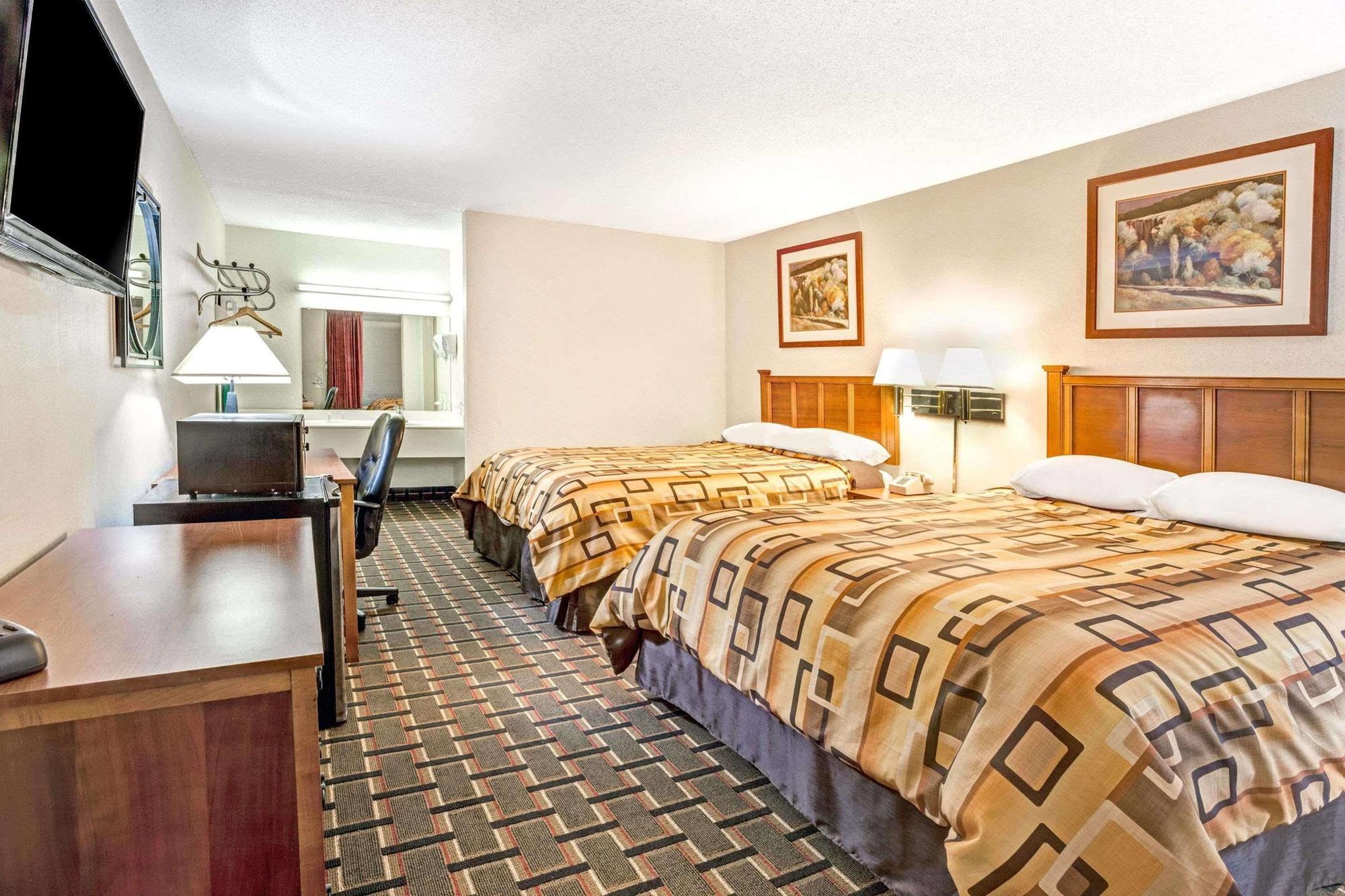 Adrian Inn Екстериор снимка